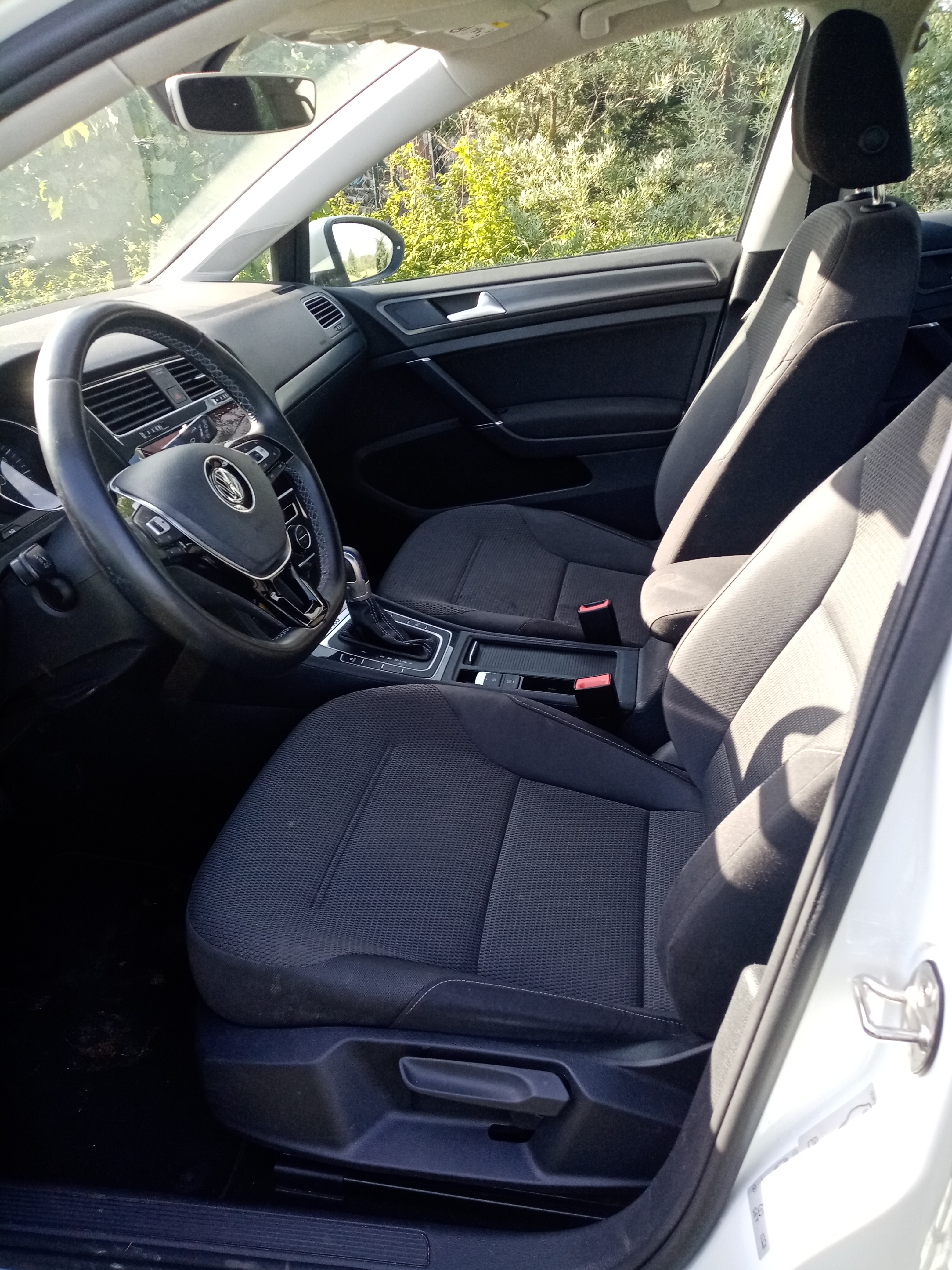 Volkswagen e-Golf thumbnail 4