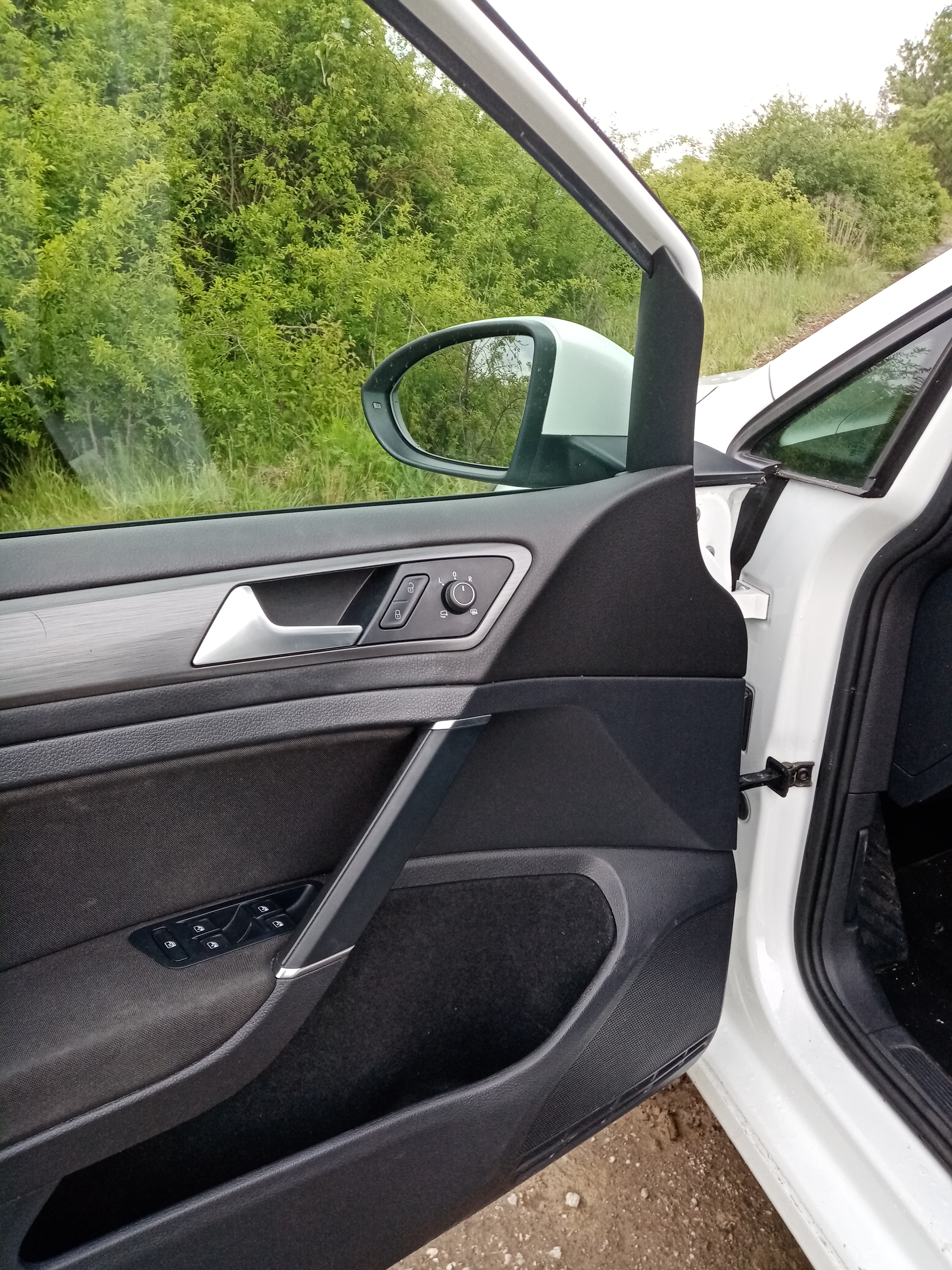 Volkswagen e-Golf thumbnail 5
