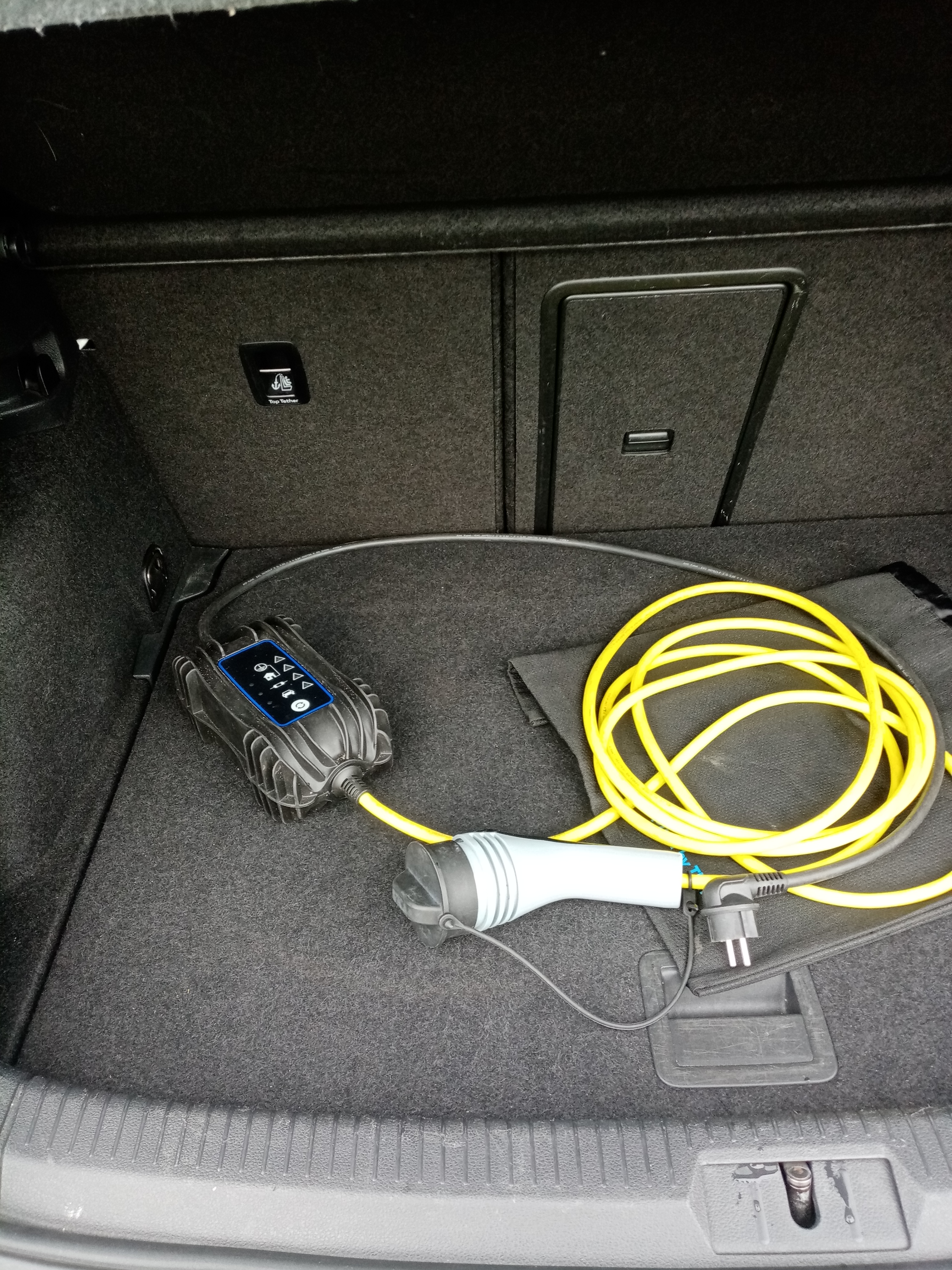 Volkswagen e-Golf thumbnail 7