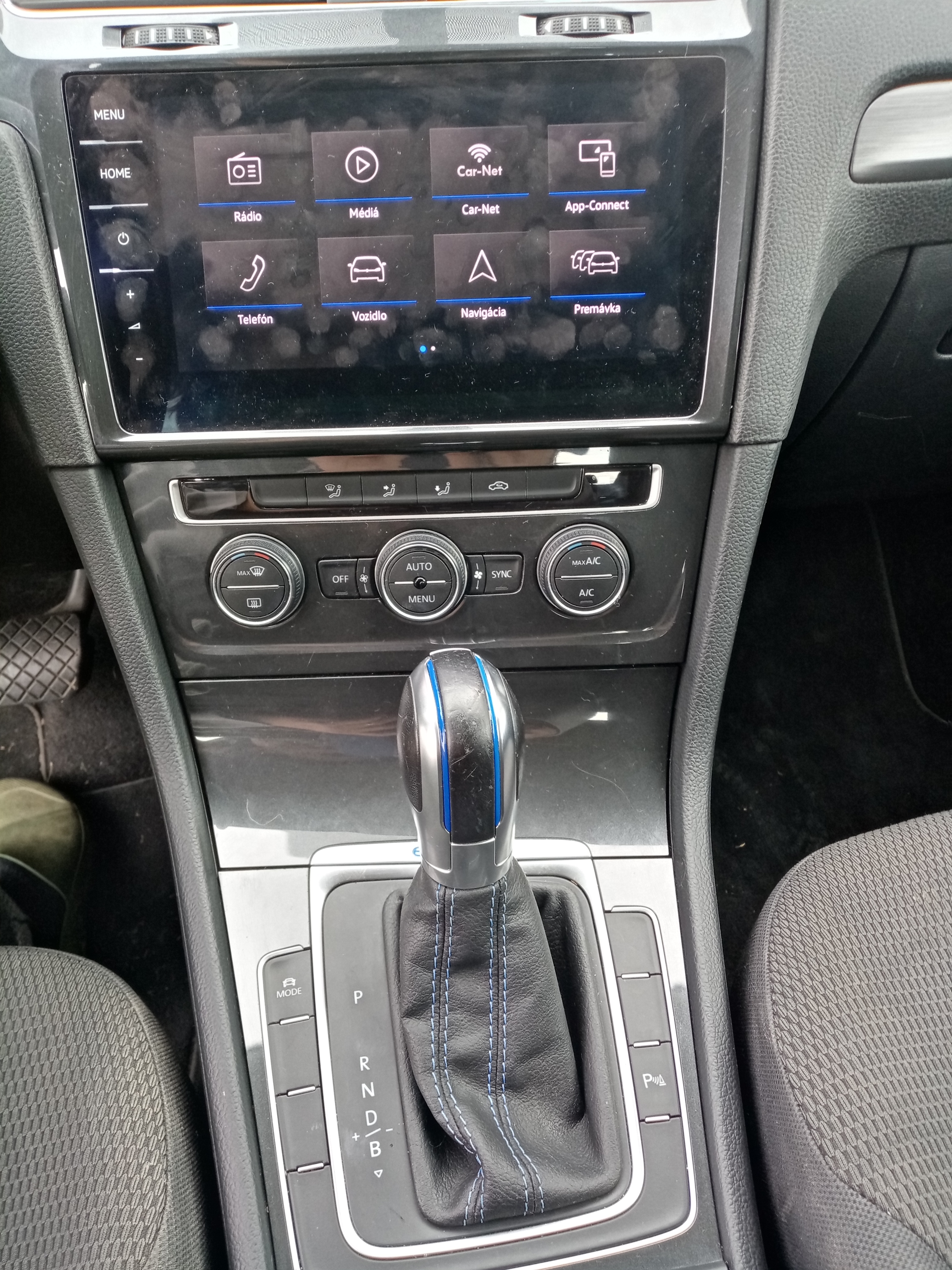 Volkswagen e-Golf thumbnail 10
