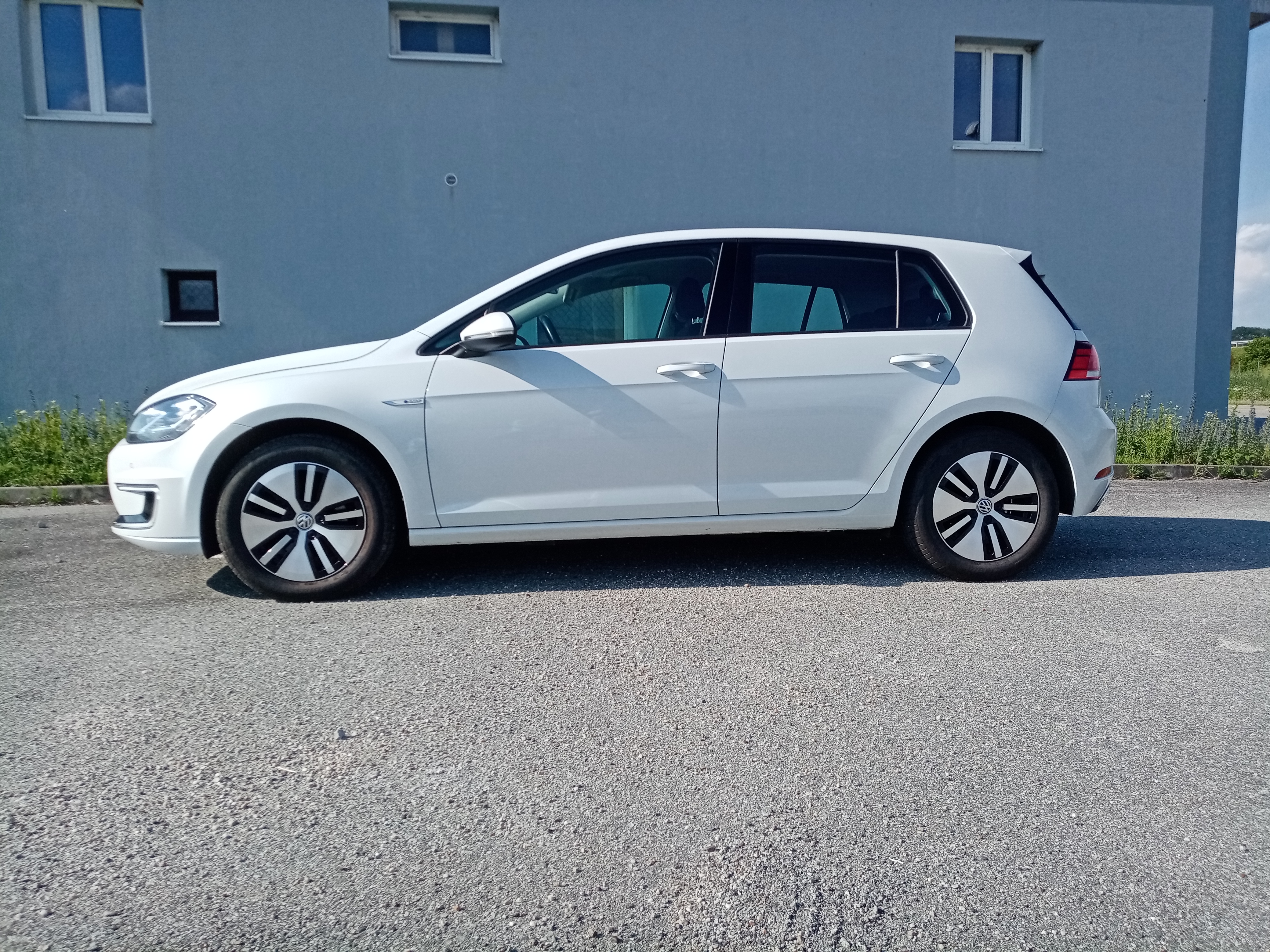 Volkswagen e-Golf thumbnail 8