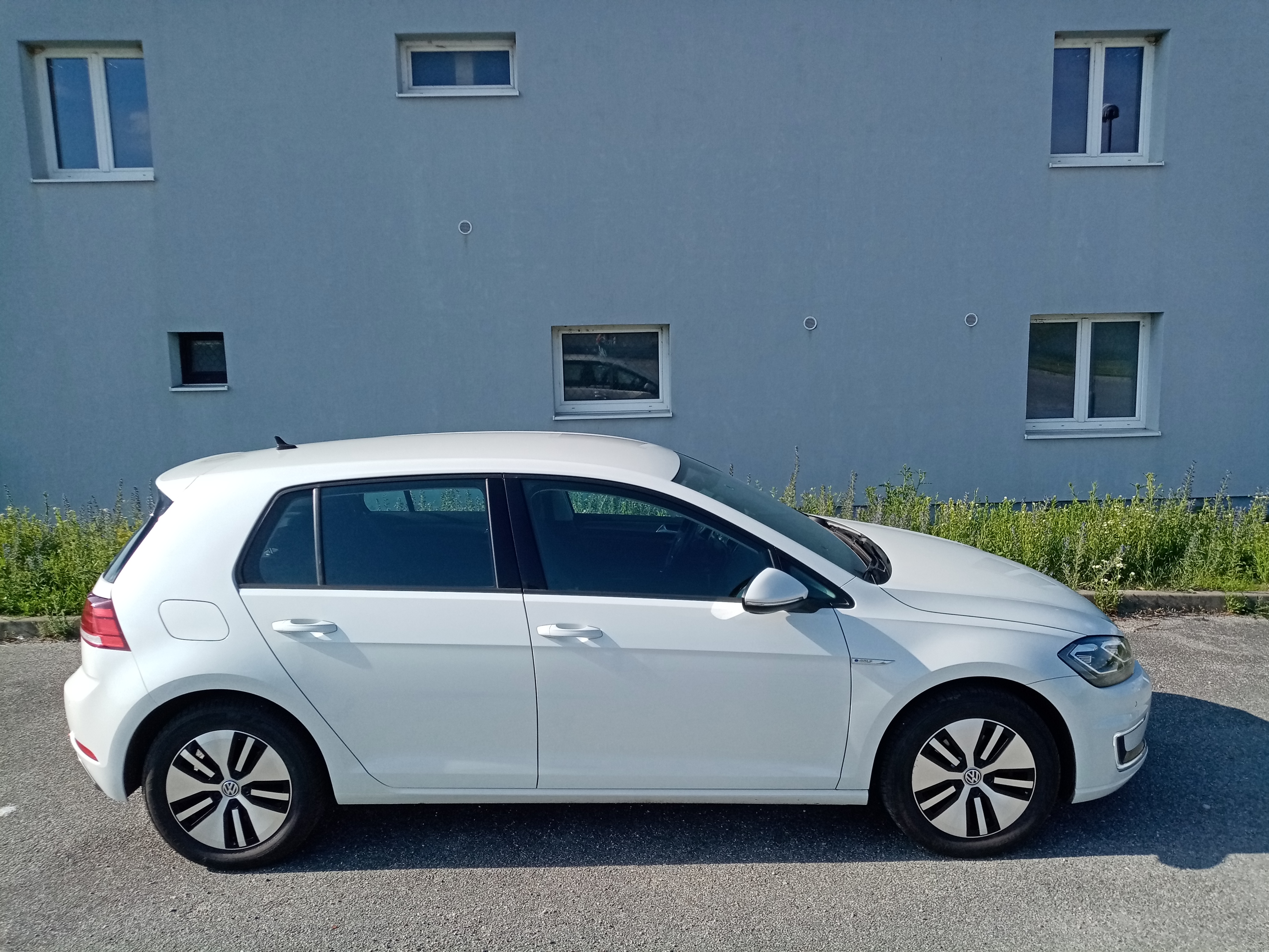 Volkswagen e-Golf thumbnail 12