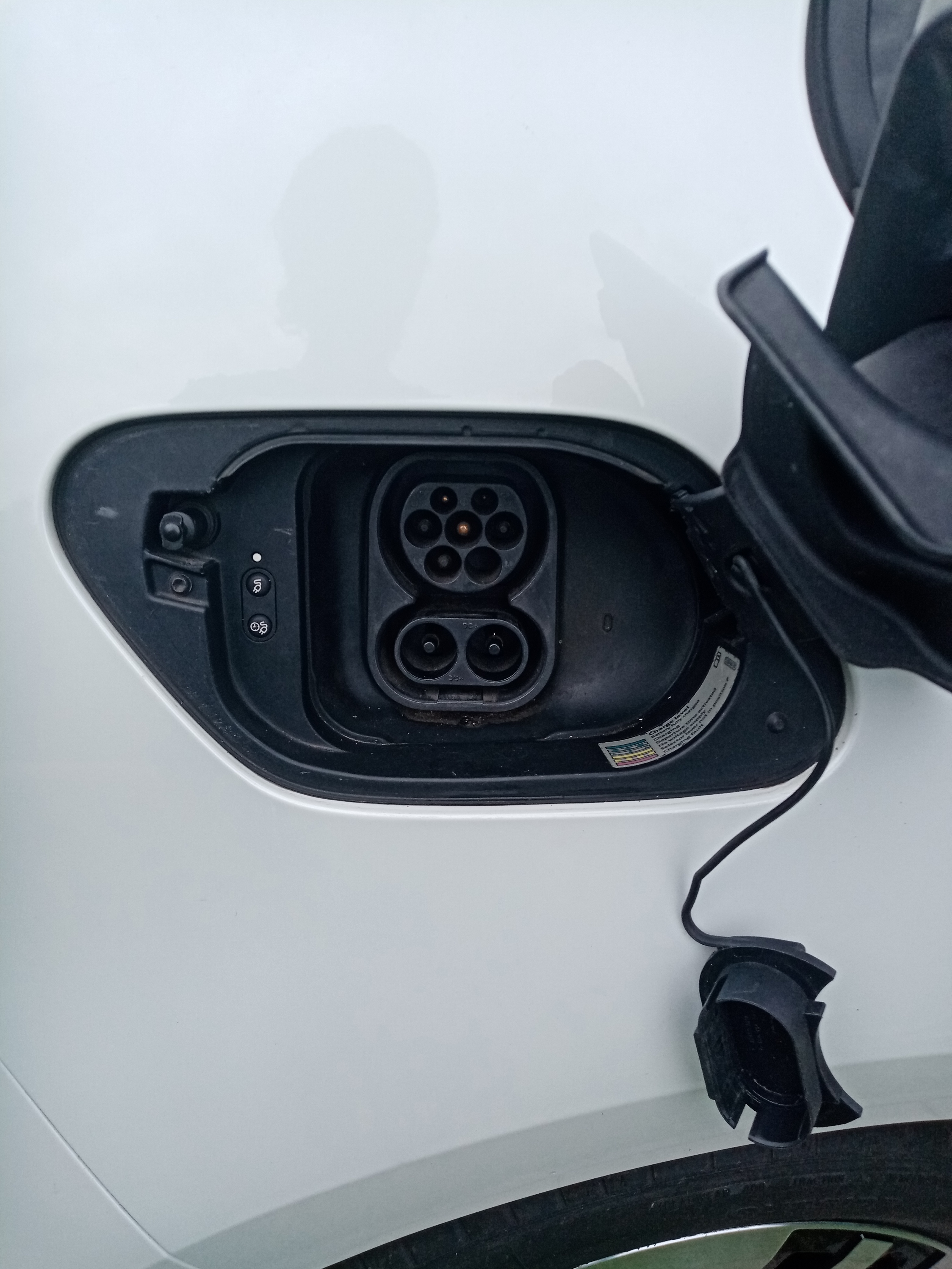 Volkswagen e-Golf thumbnail 13