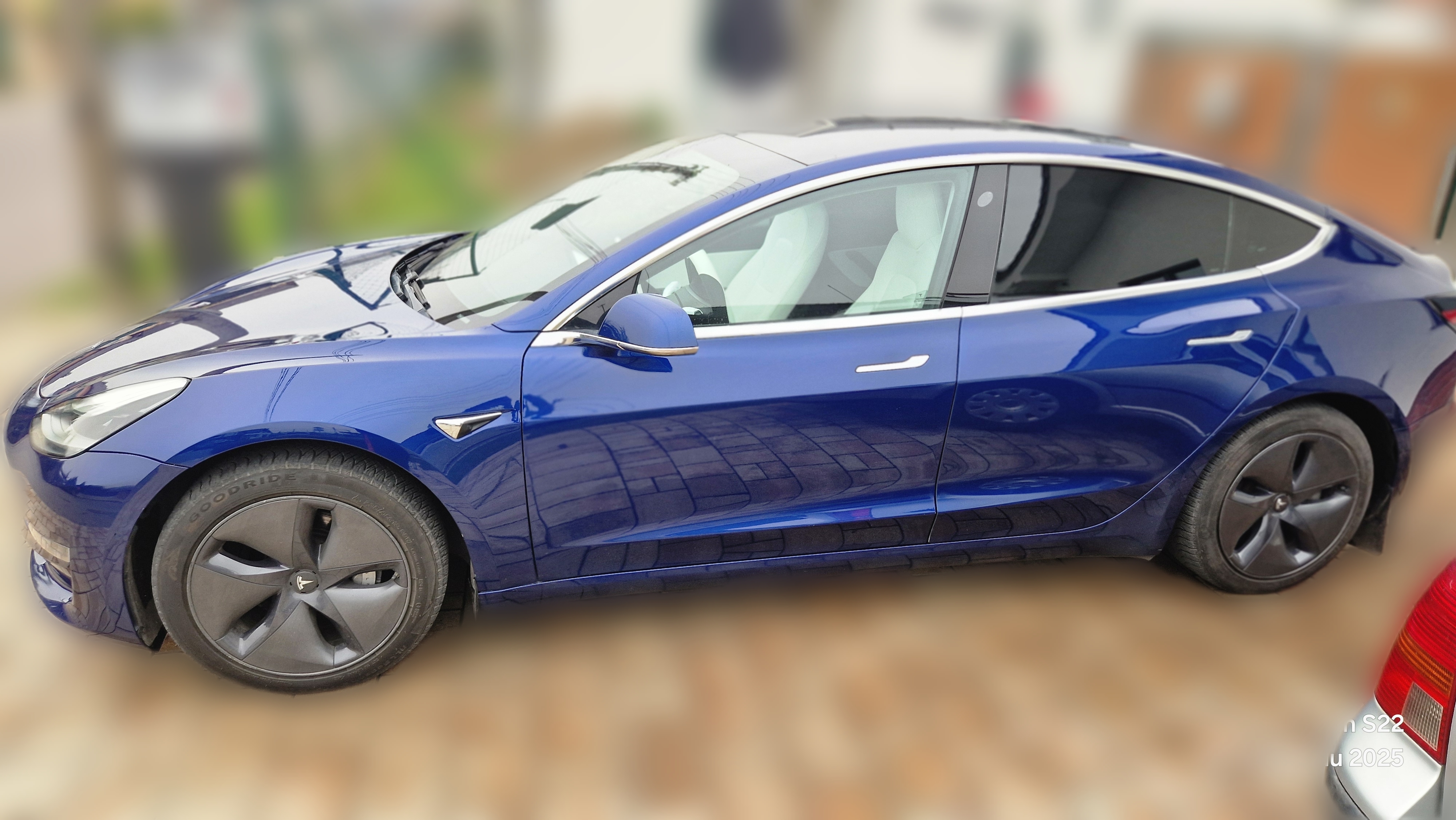 Tesla Model 3 thumbnail 4