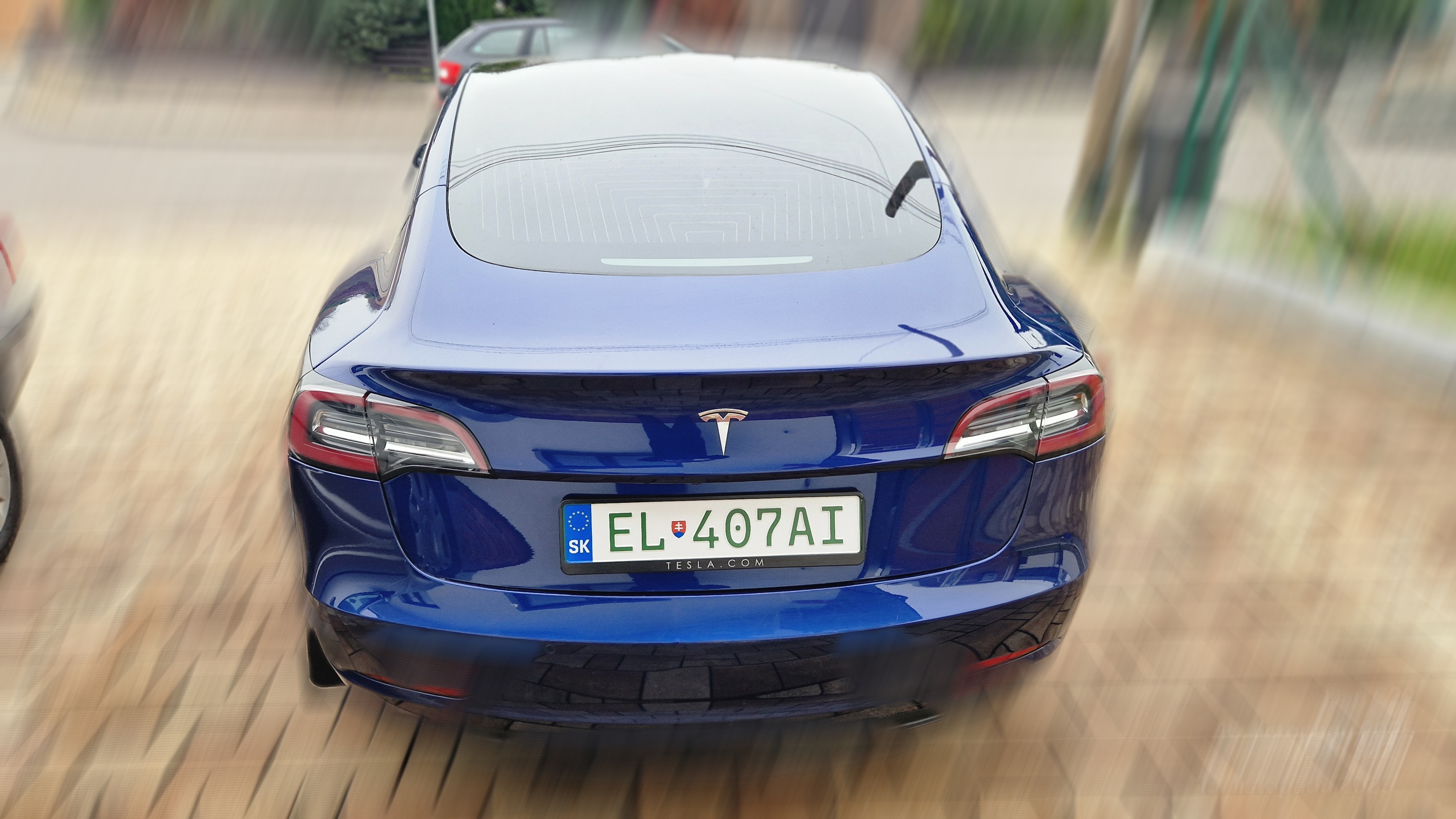 Tesla Model 3 thumbnail 5